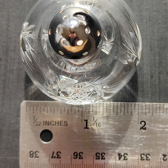Vintage crystal Pinwheel salt and pepper shakers 🧂| made in western Germany - Picture 12 of 16